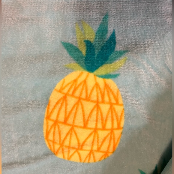 🆕 Cynthia Rowley Perfect Pineapple Oversized Beach Towel - Picture 5 of 11